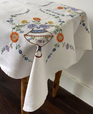 Vintage Stunning Linen Hand Embroidered Tablecloth Large Vase Of Flowing Flowers
