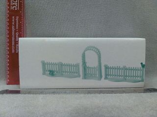Dept 56 Snow Village White Picket Fence With Gate Set Of 5