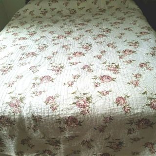 Vintage Quilt Queen 86 X 86 " 2 Shams Red Roses On White Scalloped Edges Good