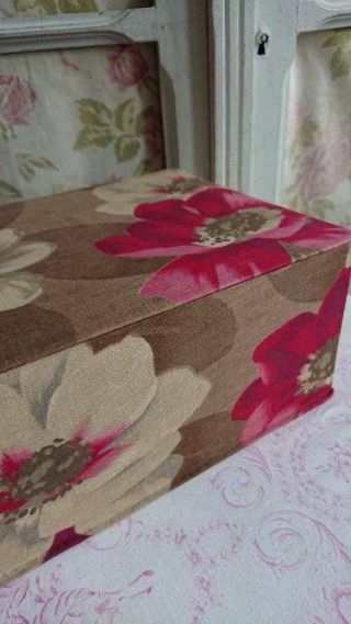 Delicieux Antique French Textile Covered Boudoir Box Anemone C1930