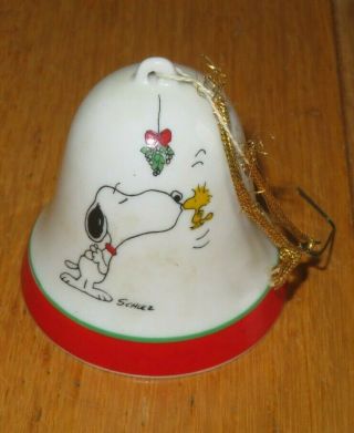 Peanuts Snoopy Mistletoe Bell Ornament (t572)