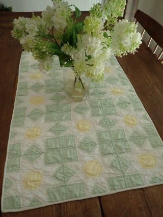 Vintage Pastel Green & White Sunflower Table Quilt Runner 29x18
