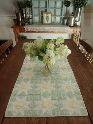 Vintage Pastel Green & White SunFlower Table Quilt Runner 29x18 3