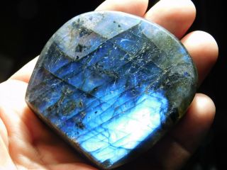 A Gold And Blue Flash On This Polished Standing Labradorite 144gr E