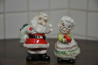 Cute Santa And Mrs.  Santa Clause Salt And Pepper Shakers