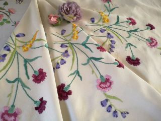 Exquisite Vtg Hand Embroidered Linem Tablecloth Carnations Freesias