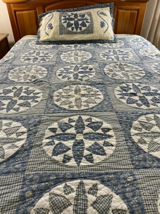 Wow Vintage Hand Crafted & Quilted Tulip Wheel Quilt 98 " X 92 "