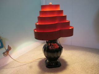 VINTAGE MID CENTURY MODERN ATOMIC ERA METAL VENTIAN SHADE LAMP RED/BLACK 2