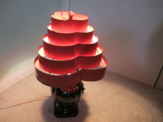 VINTAGE MID CENTURY MODERN ATOMIC ERA METAL VENTIAN SHADE LAMP RED/BLACK 3