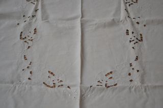 Vintag Italian White Linen Cut Work Embroidered Tablecloth 68 X 100 Elegant Det