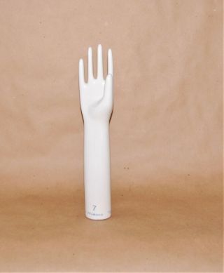 Mucamro Size 7 Right Hand White Porcelain Glove Mold 15 1/2 " High Trenton