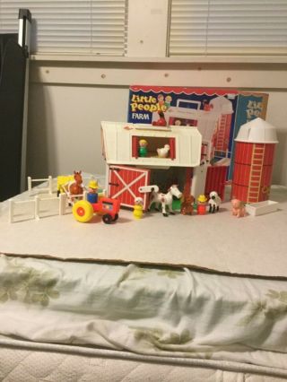 Vintage Fisher Price Play Set 2501 (1985) Little People Farm.  Complete.