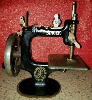 Vintage Singer Model 20 Toy Cast Iron 7 - Spoke Hand Crank Sewing Machine