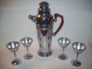 Vintage Art Deco Cocktail Shaker Bar Set 4 Glasses Red Bakelite Handle
