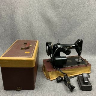 Vintage Singer Sewing Machine 99k With Case & Pedal