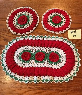 Set Of 3 Matching Vintage Hand Crocheted 3 - D Roses And Border Doilies