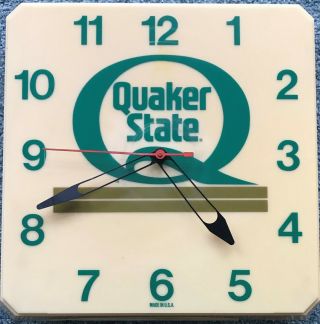 Vintage Quaker State Motor Oil Plastic Lighted Shop Clock Collectible Gas Oil Co