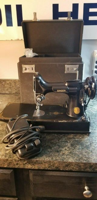 Vintage Singer Featherweight Sewing Machine In Case 3 - 120 It