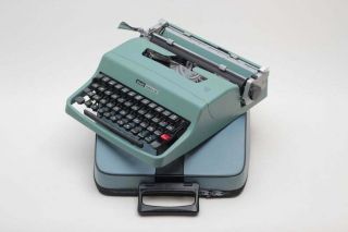 Olivetti Lettera 32 - Perfectly Vintage Typewriter