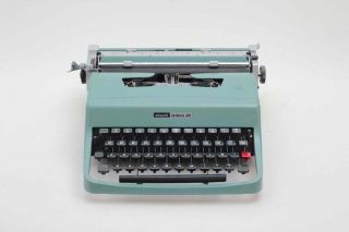 OLIVETTI LETTERA 32 - perfectly vintage typewriter 3