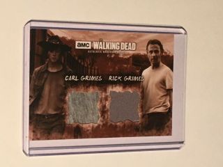 Walking Dead Road To Alexandria Sepia Dual Relic Costume Dr - Lr / Rick Carl 1/10
