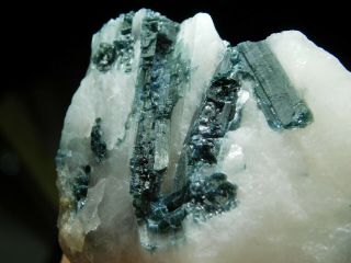 Deep BLUE Tourmaline Crystals in a Big Quartz Matrix From Brazil 280gr e 2