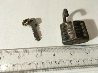 Vintage Reese lock Company Lancaster Pennsylvania Padlock made in USA With Key 3