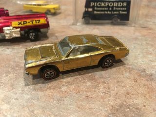 Hot Wheels Custom Dodge Charger (gold) 1969 Redline