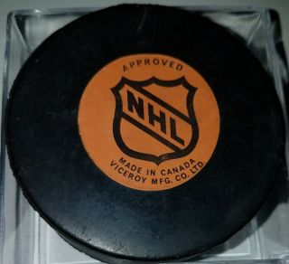 1977 - 83 YORK RANGERS VINTAGE NHL VICEROY CANADA OFFICIAL GAME PUCK 3