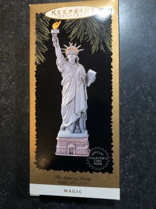 Hallmark Magic Ornament 1996 " The Statue Of Liberty " -