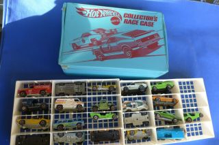 Vintage 1975 Hot Wheels 24 Car Collectors Race Case With Trays & 21 Redline Cars