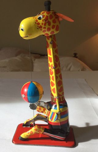Vintage Mechanical Giraffe & Ball Wind Up Tin Litho Toy Tps Made In Japan -