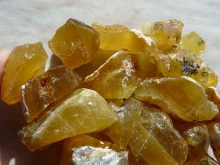 Rimrock: 1 Lb Honey Opal Rough