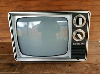 1982 Vintage Zenith Tv Model Y122e Black & White 11  Portable Televison