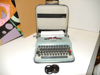 50s Vintage Underwood Olivetti Lettera 22 Portable Typewriter Case.  Use