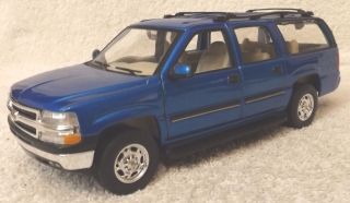 Vintage Diecast - - 2002 Chevrolet C2500 Suburban - - 1/24 Scale - - Welly - - Out Of Estate