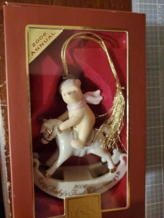 LENOX 2006 WINNIE THE POOH BABY ' S FIRST CHRISTMAS ORNAMENT 2