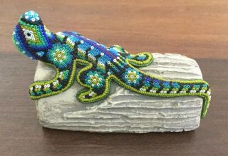 Huichol Mexican Folk Art Beaded Lizard Iguana On Ceramic Log 5”