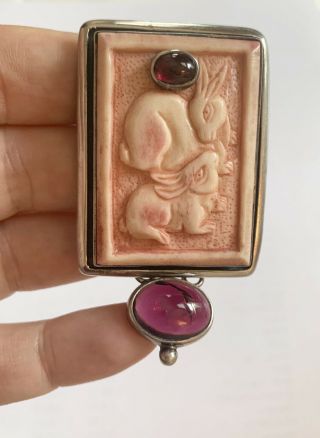 Amy Kahn Russell Vintage Hand Carved Rabbits On A Pendant/silver/amethyst.