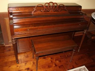 Vintage Everett Console Upright Piano