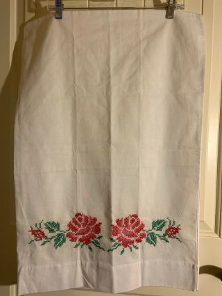 Vintage Thomaston White Embroidered Pillowcase Set 2 Red Pink Roses Floral