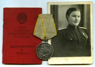 Soviet Ww2 Army Medal For Services In Battle,  Document For Female Soldier Rare