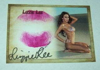 2019 Collectors Expo Playboy Model Lizzie Lee Autographed Kiss Print Card