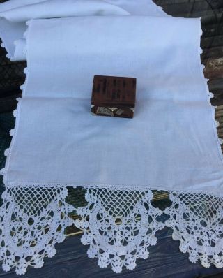 Vintage Antique Crochet Lace Table Runner Dresser Scarf 15 X 54 In