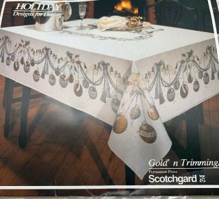 Sunweave Christmas Table Cloth 70” Round Gold An Trimmings