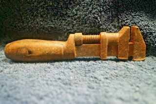 Antique/vintage Adjustable 1 " Pipe Monkey Wrench W/wood Handle By Unknown - 1101