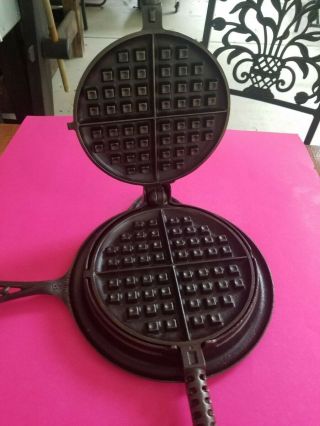 Vintage Antique Cast Iron Griswold No.  8 American Waffle Iron.  Fully Marked,