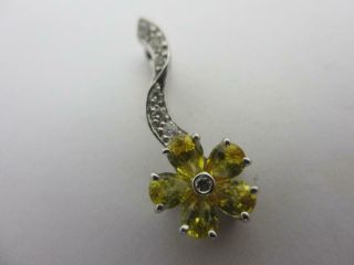 Daisy Flower Yellow Topaz Diamond 18k Gold Pendant Vintage C1980.  Tbj09019
