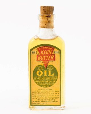 Vintage E.  C.  Simmons Keen Kutter Full Bottle of No.  K114 Oil 2