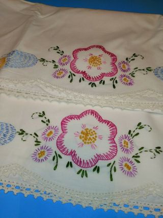 Vintage Hand Embroidered Cotton Pillowcases With Tatted Lace Trim Set Of 2